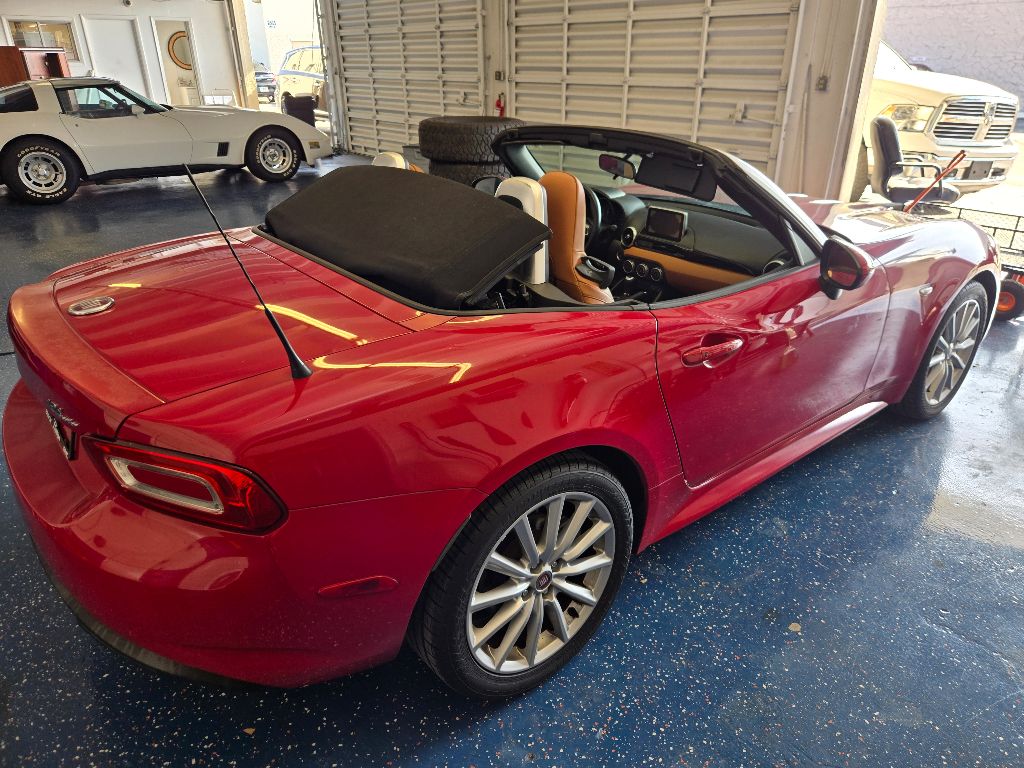 2017 FIAT 124 Spider 5